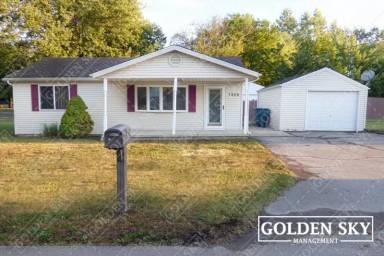 Main picture of 3200 E Race St