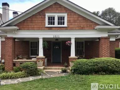 Main picture of 1021 Bellevue Dr NE
