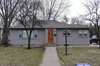 Main picture of 323 N Pine St. - B
