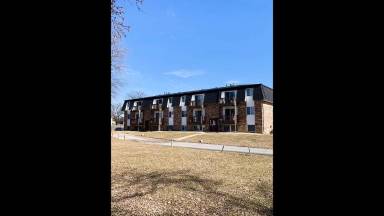 Main picture of 2425 Shaker Ct