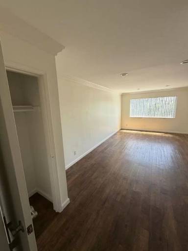 Main picture of 1320 N Sycamore Ave