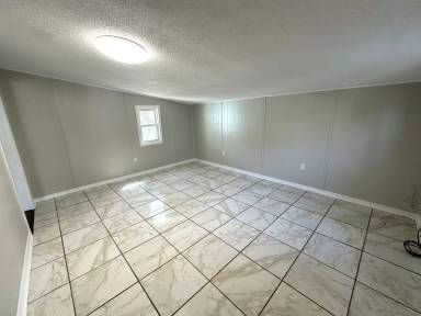 Main picture of 2917 Mission Rd