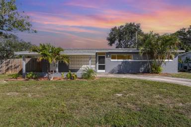 Main picture of 230 W Lauren Ct