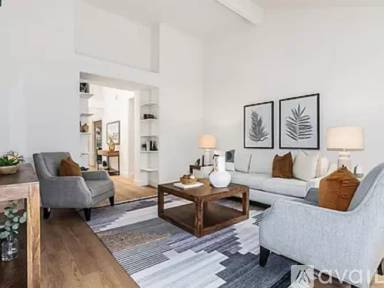 Main picture of 15 Hillview Ct