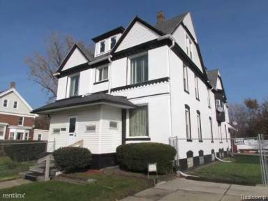 Main picture of 900 E Grand Blvd