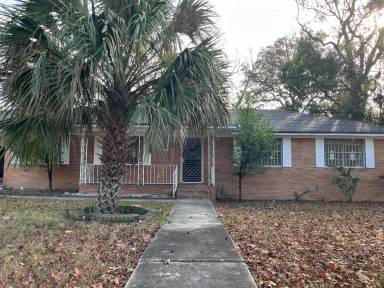 Main picture of 1030 W 51st St
