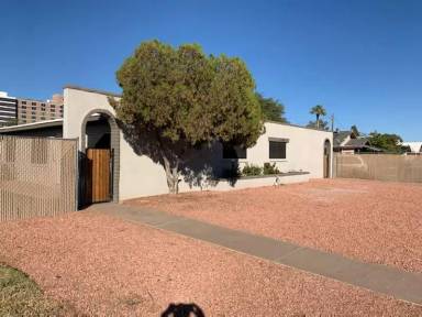 Main picture of 1748 E Yale St