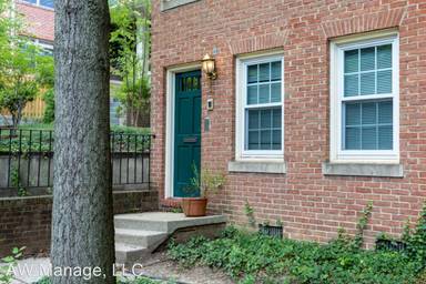 Main picture of 4517 1/2 MacArthur Blvd NW