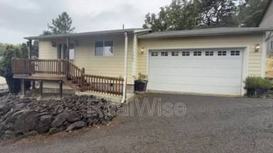 Main picture of 1384 NE Ridge Ave