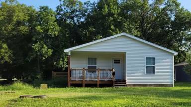 Main picture of 105 W Leighton St