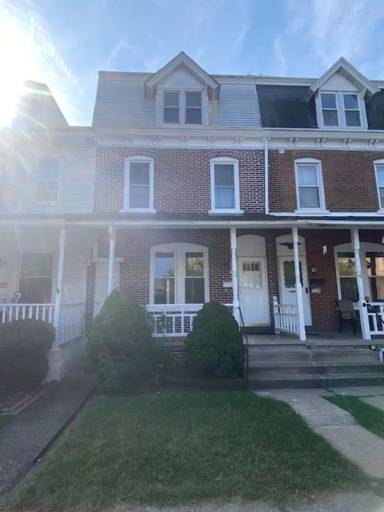 Main picture of 1344 W Gordon St