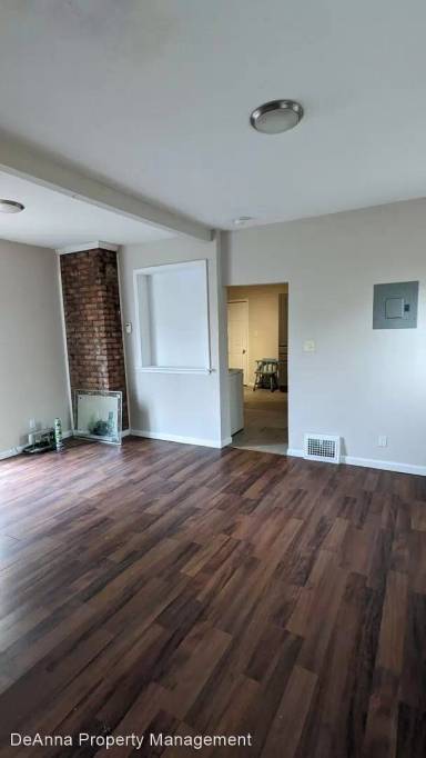 Main picture of 8000 Lawn Ave