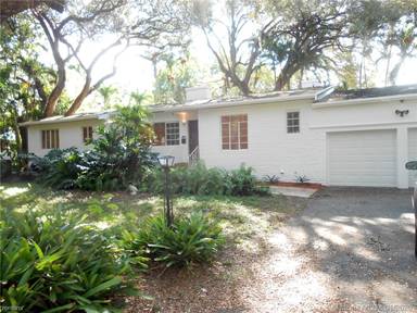 Main picture of 400 NE 86th St