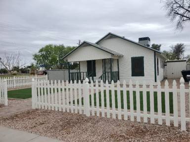 Main picture of 101 W Cullumber Ave