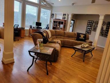 Main picture of 9095 Jade Lake Rd E