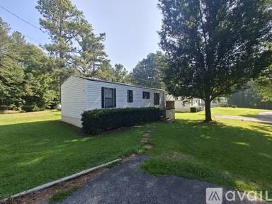 Main picture of 468 Center Rd SE