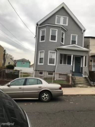 Main picture of 64 Hoyt St
