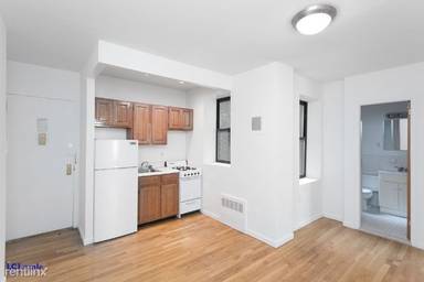 Main picture of 450 E 81st St