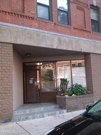 Main picture of 386 Commercial St