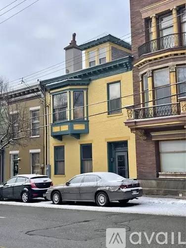 Main picture of 723 Main St