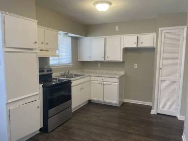 Main picture of 2513 Greenway St