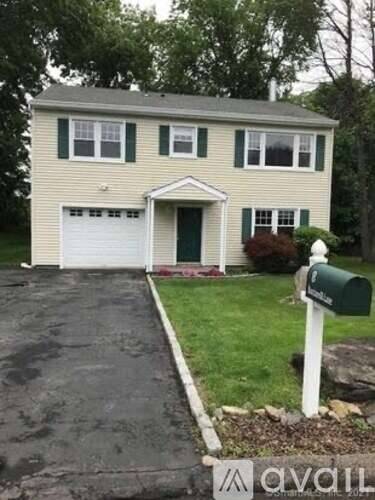 Main picture of 8 Bucciarelli Ln