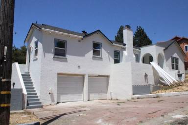 Main picture of 105 Bayview Ave