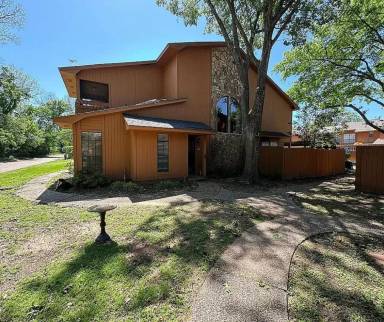 Main picture of 3525 Eastlake Dr