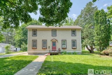 Main picture of 232 S Whiton St
