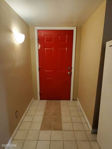 Main picture of 302 1/2 S Randolph St