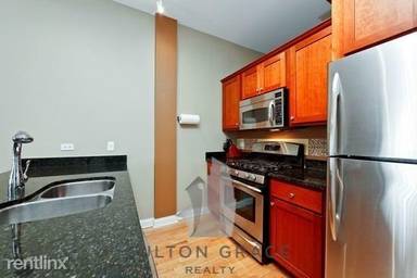 Main picture of 2035 S Indiana Ave