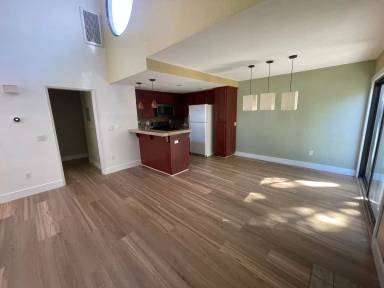 Main picture of 325 N Melrose Dr