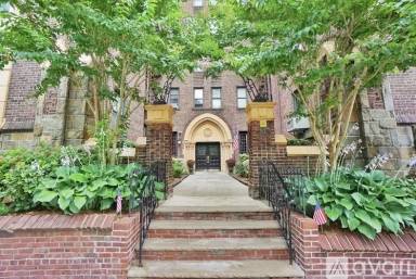 Main picture of 215 Hart Blvd