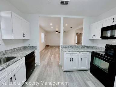 Main picture of 1136 W La Salle St