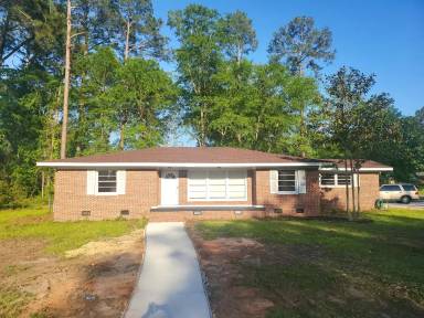 Main picture of 105 Pinecrest Dr