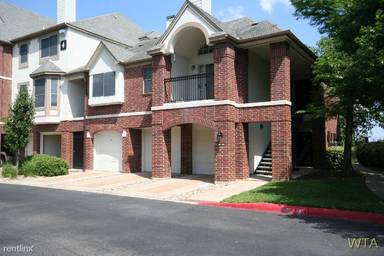 Main picture of Estate On Quarry Lake