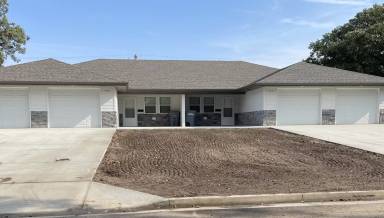 Main picture of 400 E 4th St