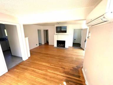 Main picture of 136 NW 21st St