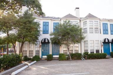 Main picture of 5000 Cedar Springs Rd