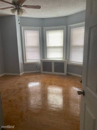 Main picture of 5035 Arch St