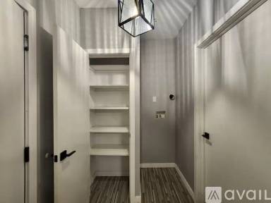 Main picture of 222 Broadway