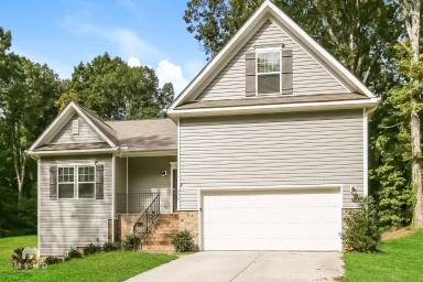 Main picture of 176 Nottingham Cir