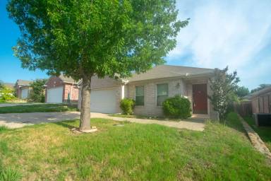 Main picture of 3725 Sapphire St
