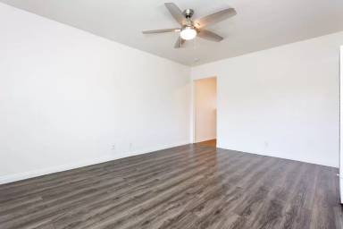 Main picture of 4519 1/2 Parks Ave