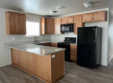 Main picture of 646 Caribou St