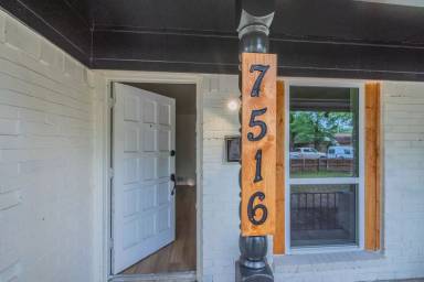 Main picture of 7516 Olusta Dr