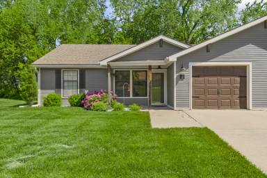 Main picture of 12 Wallingford Dr