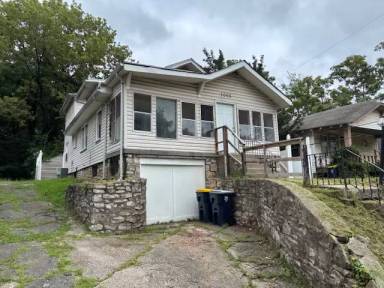 Main picture of 3008 E 69th St