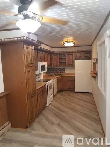 Main picture of 1226 E Decorah Rd