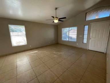 Main picture of 5617 S 42nd St